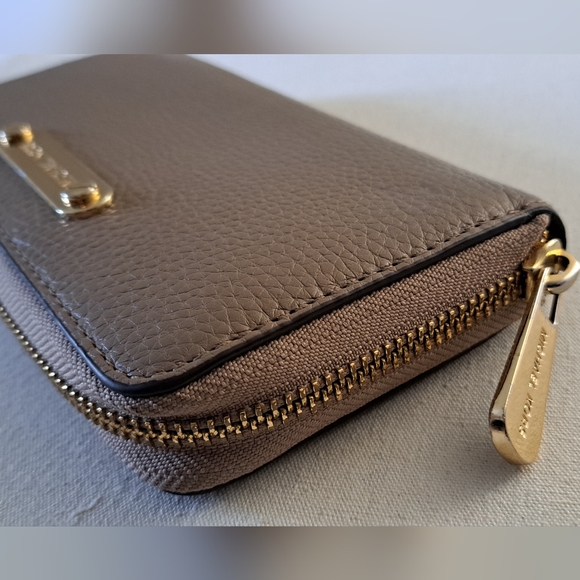 Michael Kors Pearl Grey Tan ZA Continental Wallet Gold Hardware - Picture 2 of 3